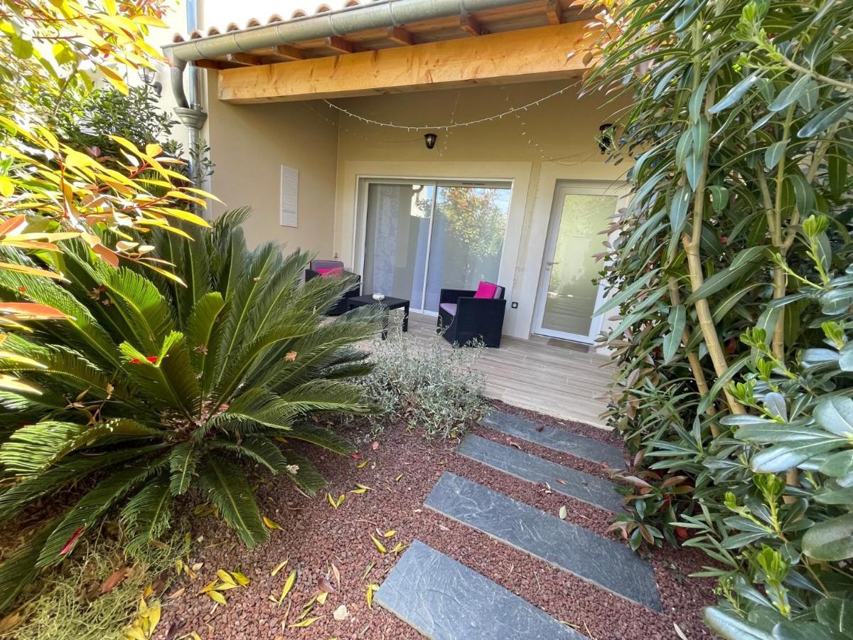 Les Jardins Du Castelas - Piscines, Jardins Et Spas Privatifs Uchaux Exterior photo
