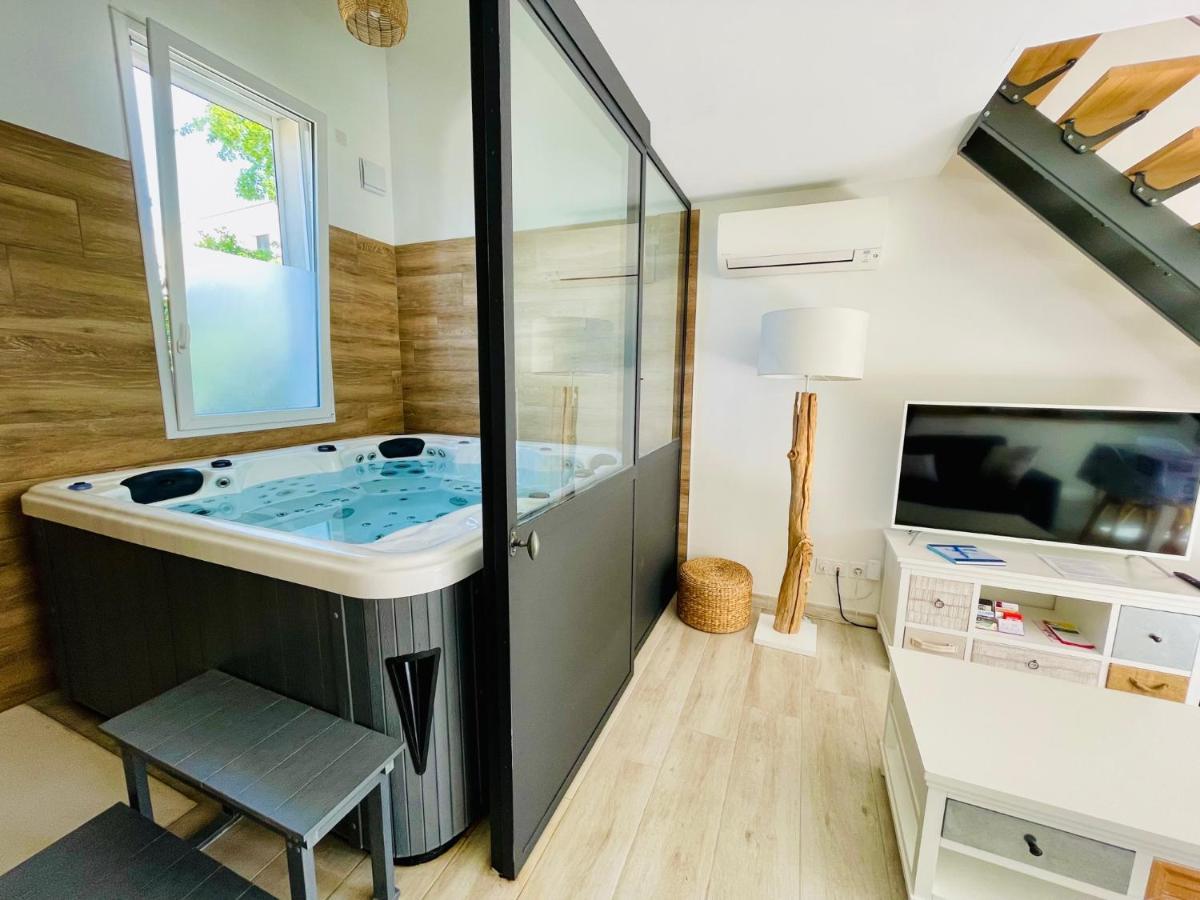 Les Jardins Du Castelas - Piscines, Jardins Et Spas Privatifs Uchaux Exterior photo