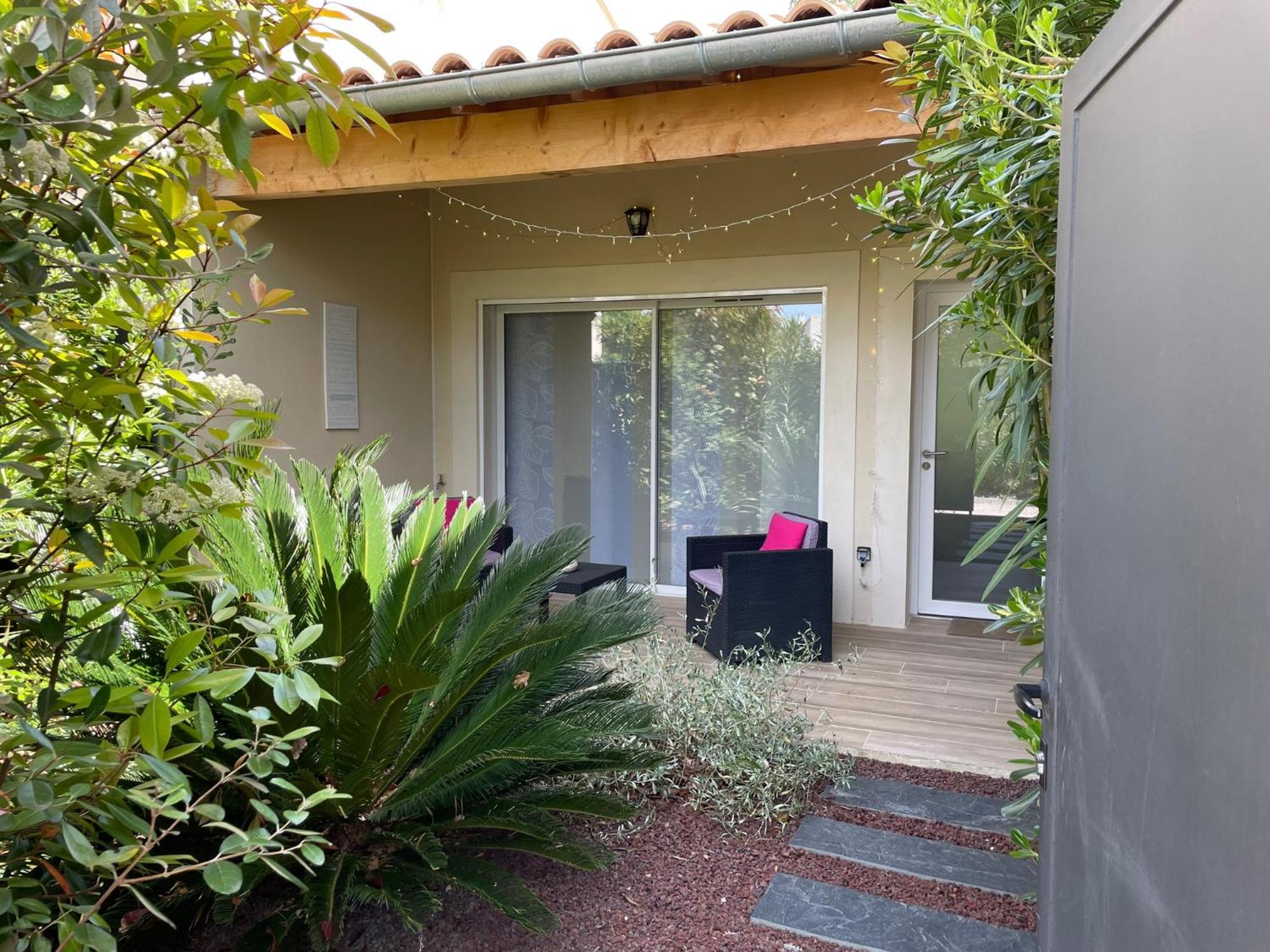 Les Jardins Du Castelas - Piscines, Jardins Et Spas Privatifs Uchaux Room photo