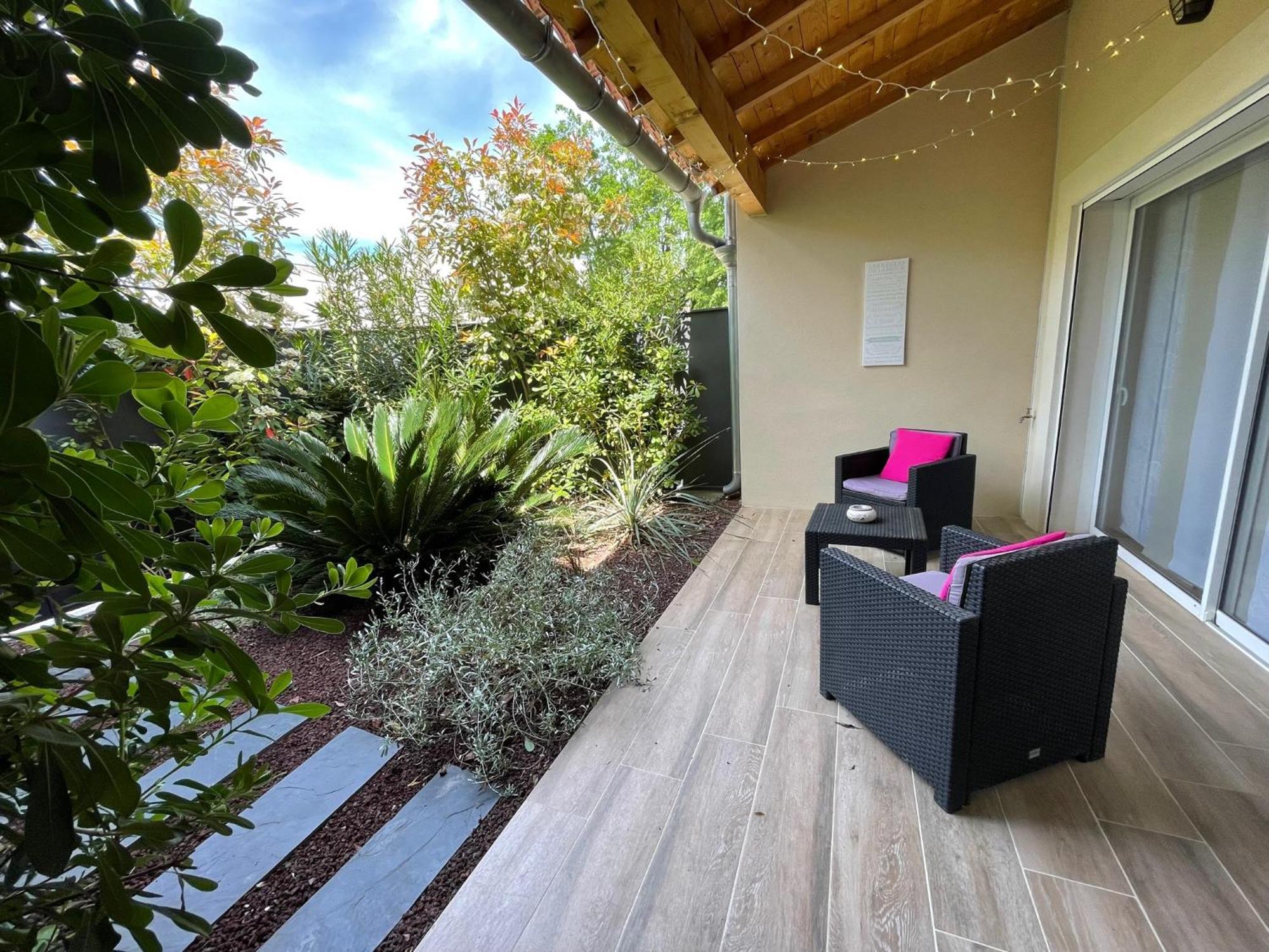 Les Jardins Du Castelas - Piscines, Jardins Et Spas Privatifs Uchaux Room photo