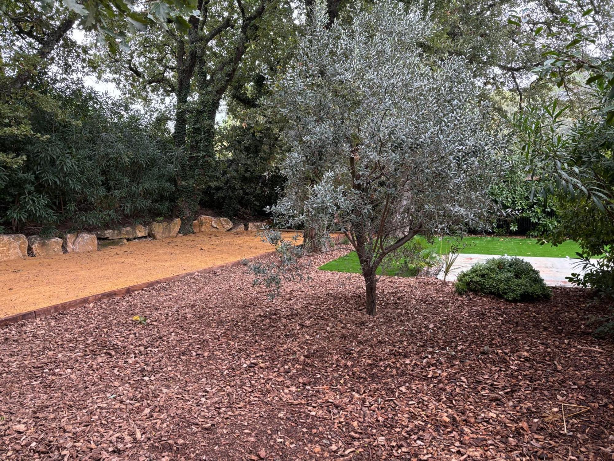 Les Jardins Du Castelas - Piscines, Jardins Et Spas Privatifs Uchaux Exterior photo
