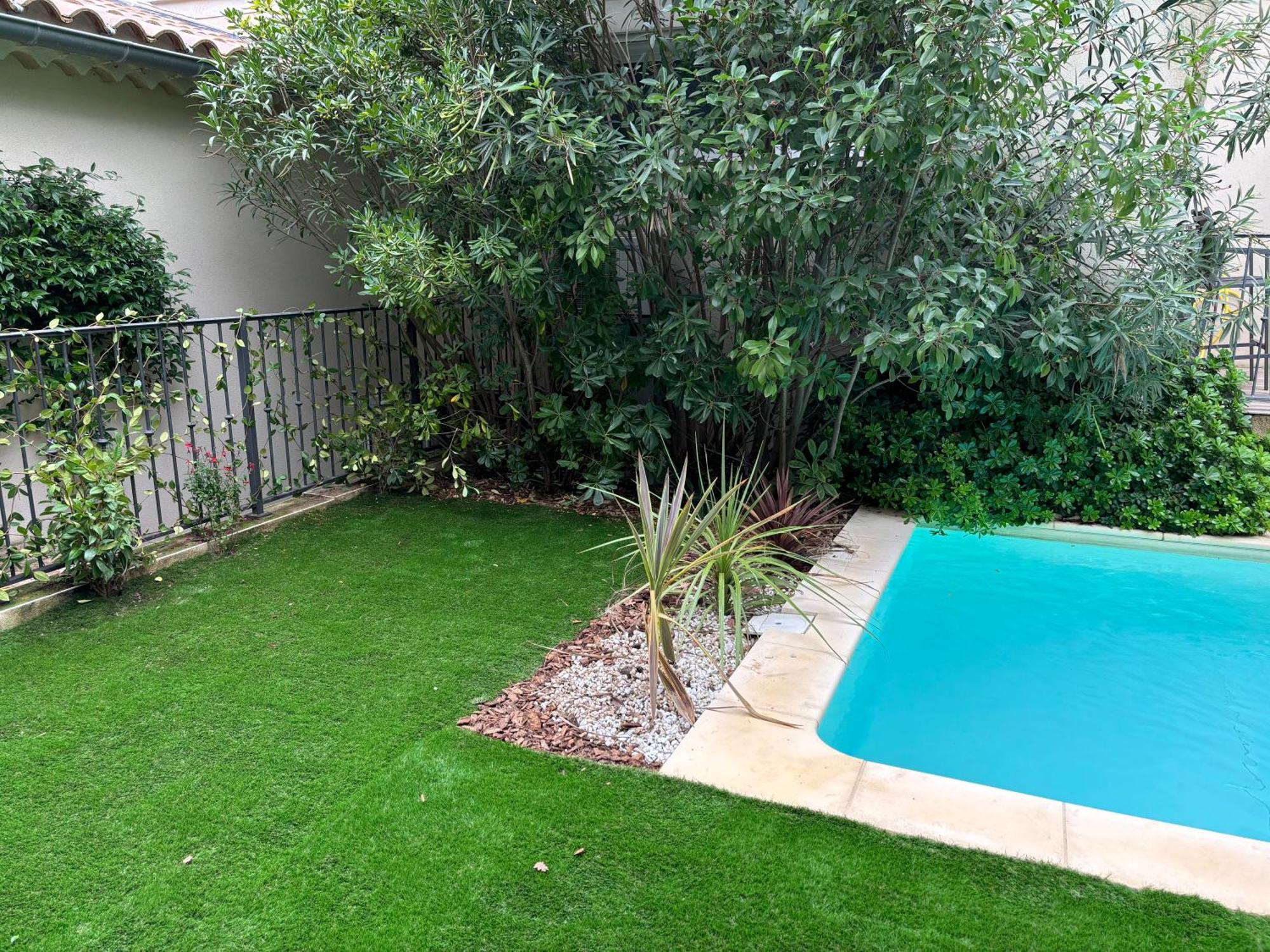 Les Jardins Du Castelas - Piscines, Jardins Et Spas Privatifs Uchaux Exterior photo