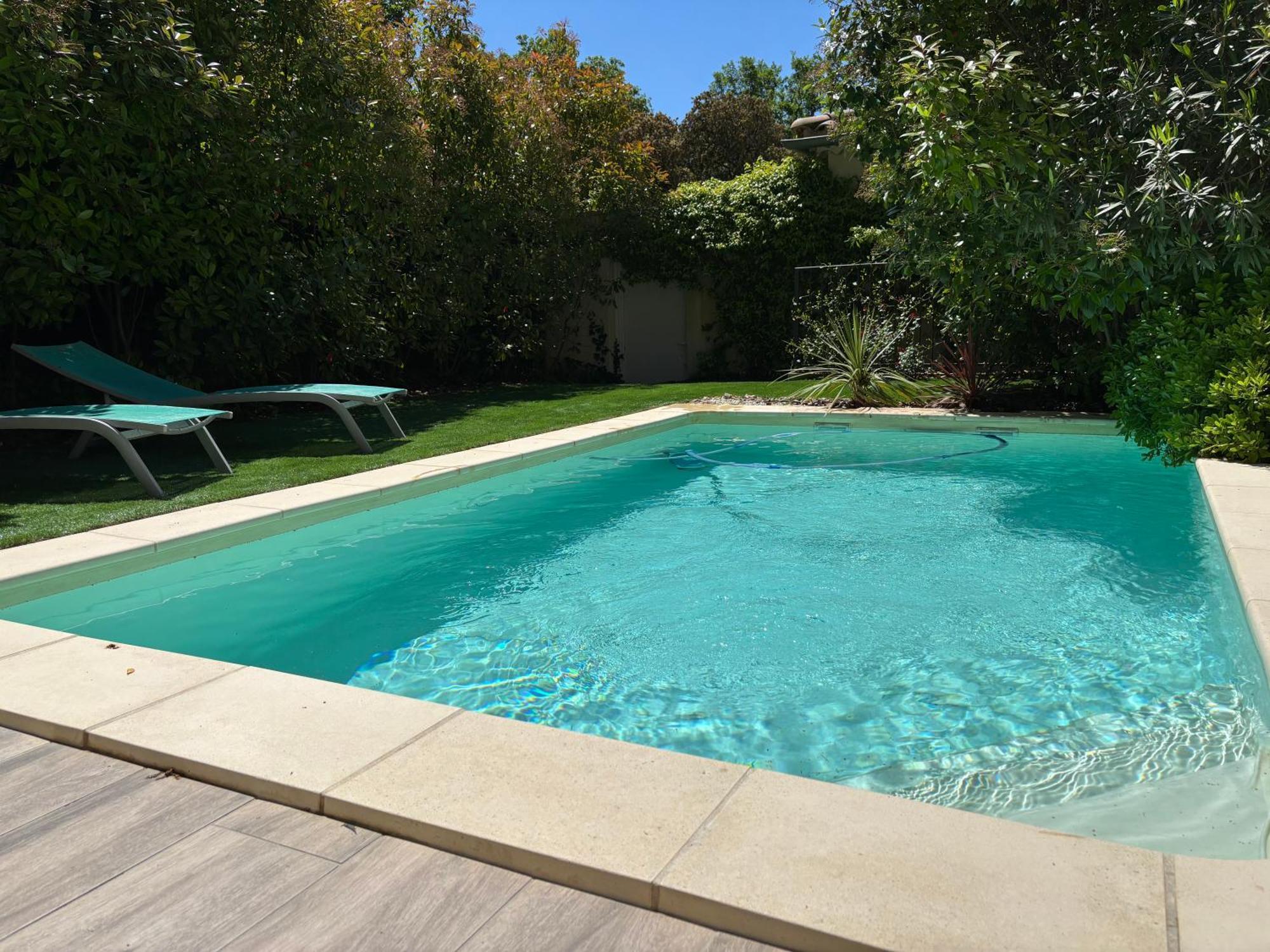 Les Jardins Du Castelas - Piscines, Jardins Et Spas Privatifs Uchaux Exterior photo