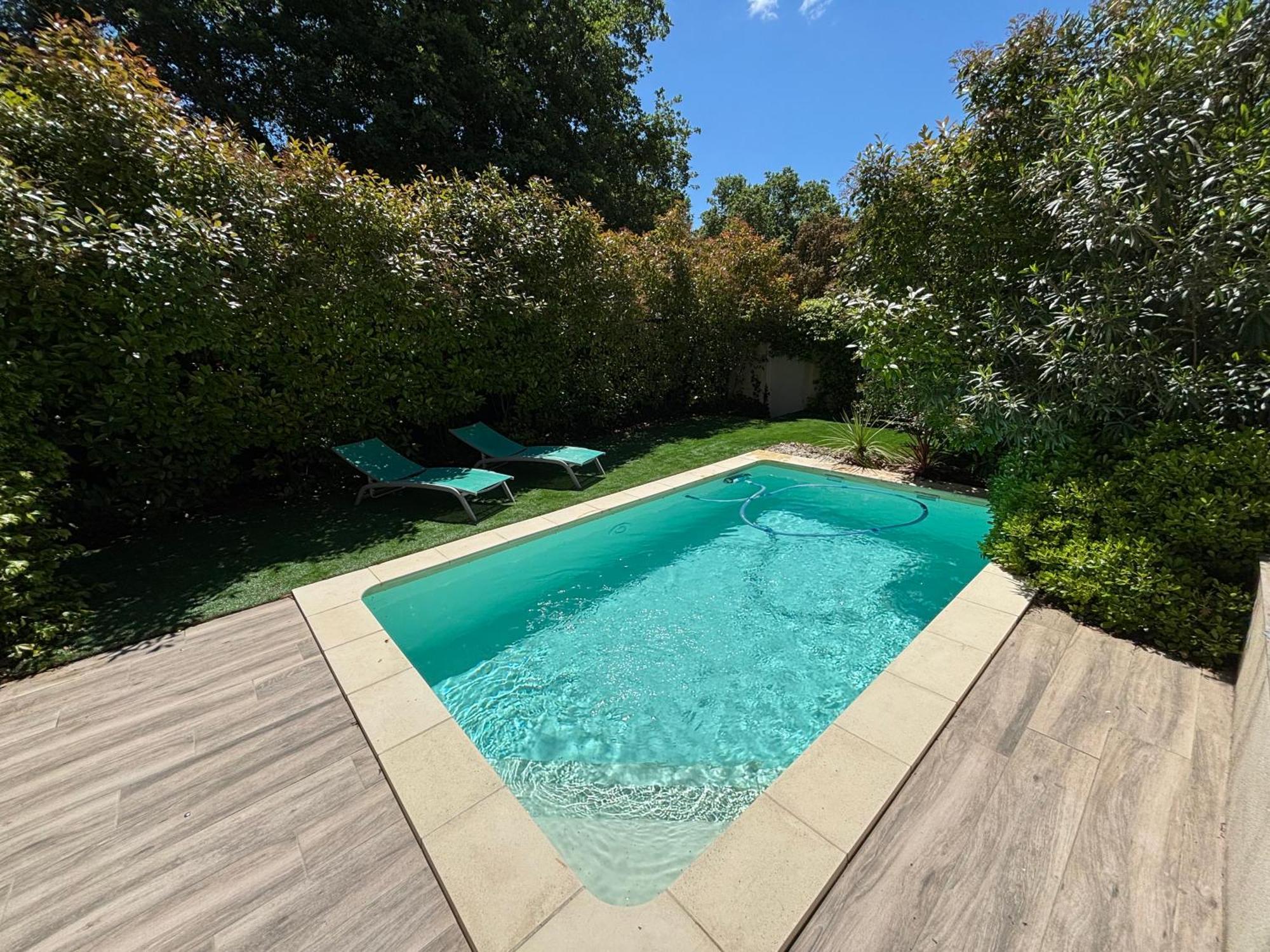 Les Jardins Du Castelas - Piscines, Jardins Et Spas Privatifs Uchaux Exterior photo
