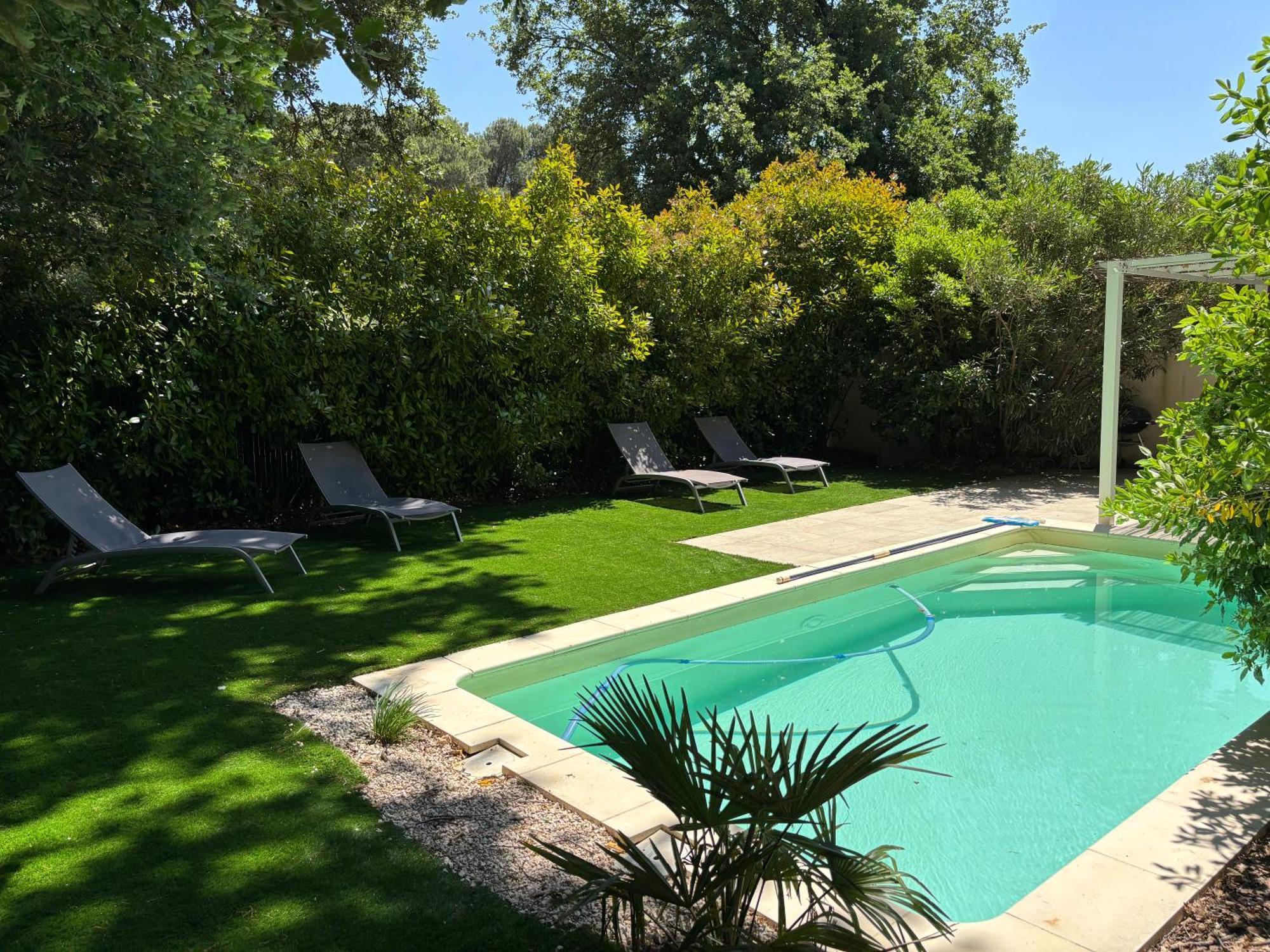 Les Jardins Du Castelas - Piscines, Jardins Et Spas Privatifs Uchaux Exterior photo