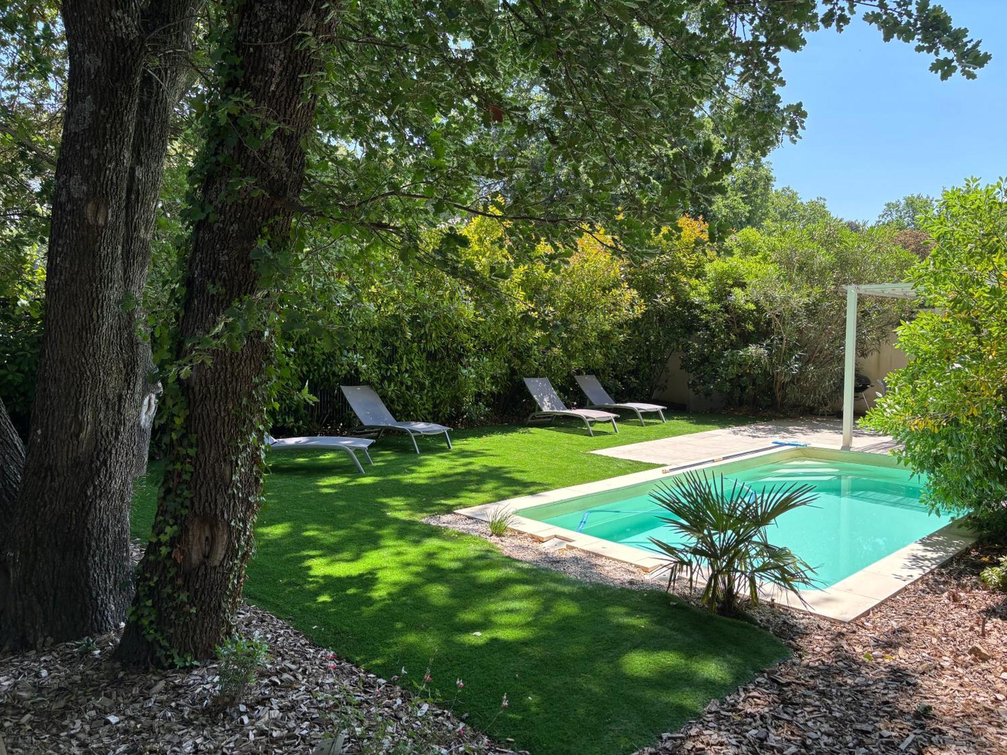 Les Jardins Du Castelas - Piscines, Jardins Et Spas Privatifs Uchaux Exterior photo